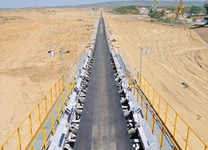 Convoyeur à bande incurvé longue distance