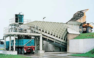 Heavy Duty Apron Feeder Wagon Unloading Heavy Duty Apron Feeder Wagon Unloading