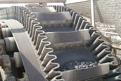 Convoyeur à paroi latérale